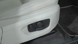 2016 (16) LAND ROVER DISCOVERY SPORT 2.0 TD4 180 HSE Black 5dr Auto 4958009