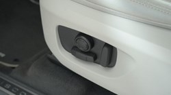 2016 (16) LAND ROVER DISCOVERY SPORT 2.0 TD4 180 HSE Black 5dr Auto 4958001