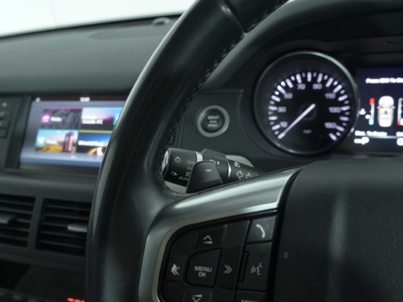 2016 (16) LAND ROVER DISCOVERY SPORT 2.0 TD4 180 HSE Black 5dr Auto 4958024