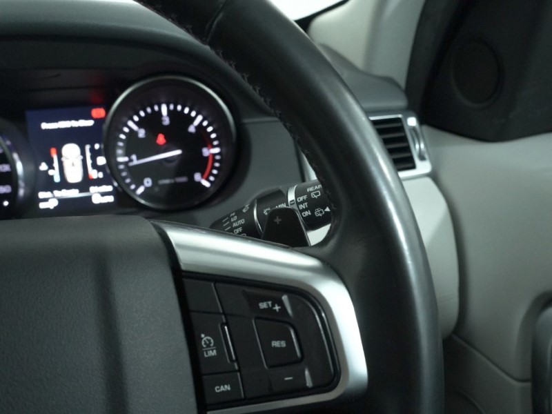 2016 (16) LAND ROVER DISCOVERY SPORT 2.0 TD4 180 HSE Black 5dr Auto 4958026