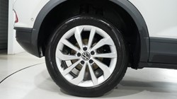 2022 (72) VOLKSWAGEN T-ROC 1.0 TSI Life 5dr 4968945