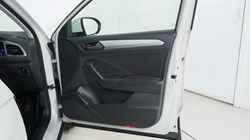 2022 (72) VOLKSWAGEN T-ROC 1.0 TSI Life 5dr 4968946