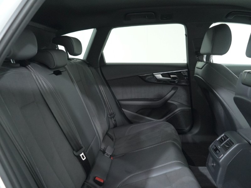 2022 (22) AUDI A4 35 TFSI Black Edition 5dr S Tronic 4981633