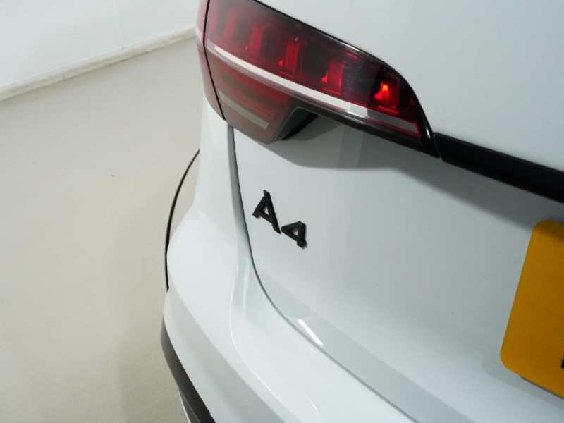 2022 (22) AUDI A4 35 TFSI Black Edition 5dr S Tronic 4981621