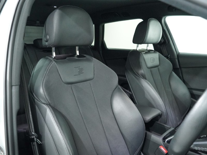 2022 (22) AUDI A4 35 TFSI Black Edition 5dr S Tronic 4981637