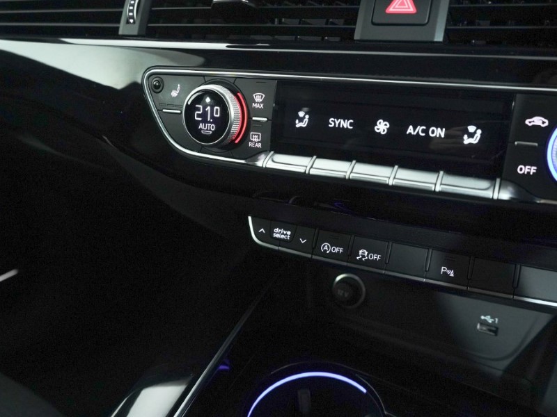 2022 (22) AUDI A4 35 TFSI Black Edition 5dr S Tronic 4981657