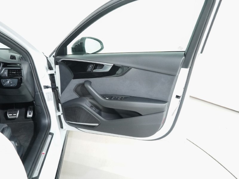 2022 (22) AUDI A4 35 TFSI Black Edition 5dr S Tronic 4981638