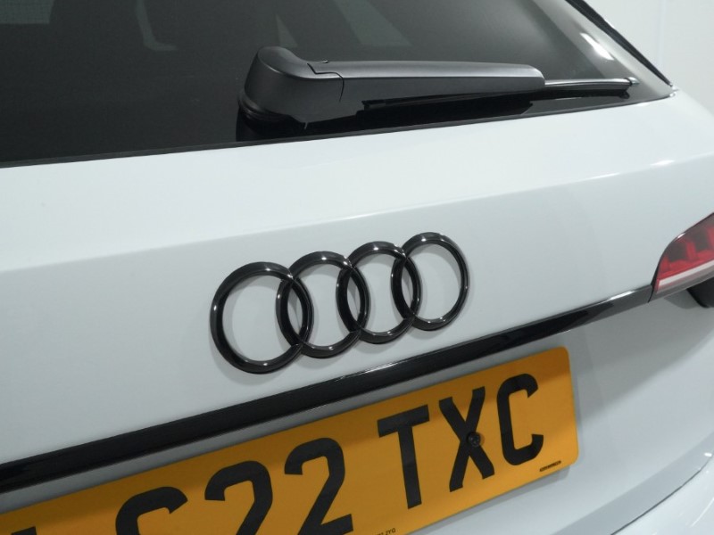 2022 (22) AUDI A4 35 TFSI Black Edition 5dr S Tronic 4981622