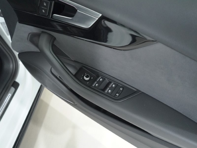 2022 (22) AUDI A4 35 TFSI Black Edition 5dr S Tronic 4981639