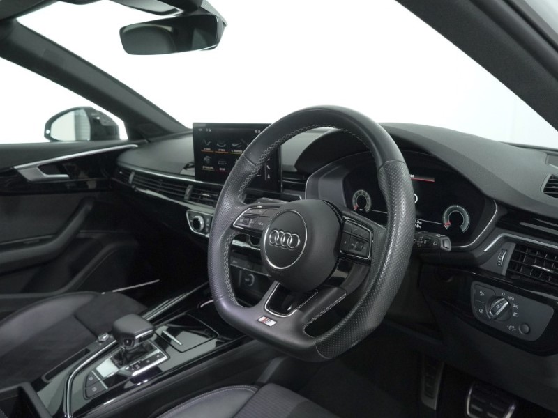 2022 (22) AUDI A4 35 TFSI Black Edition 5dr S Tronic 4981641