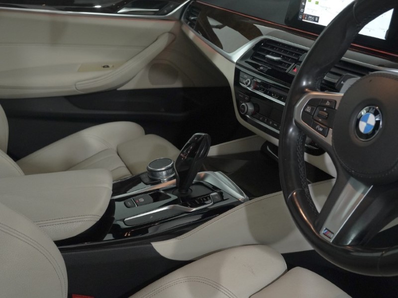 2018 (18) BMW 5 SERIES 520d M Sport 4dr Auto 4987821