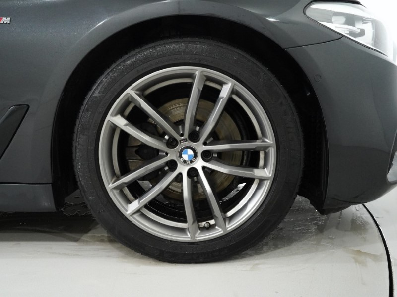 2018 (18) BMW 5 SERIES 520d M Sport 4dr Auto 4987814