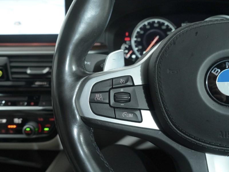 2018 (18) BMW 5 SERIES 520d M Sport 4dr Auto 4987833