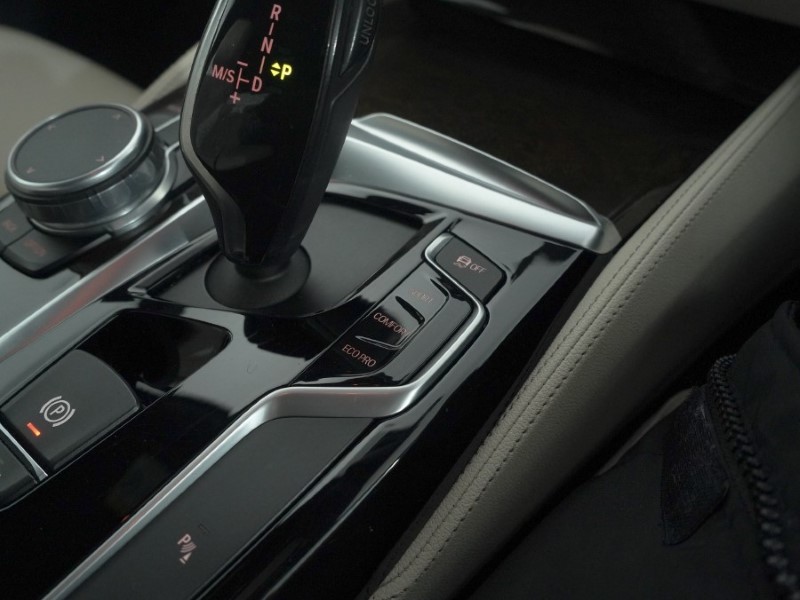 2018 (18) BMW 5 SERIES 520d M Sport 4dr Auto 4987832