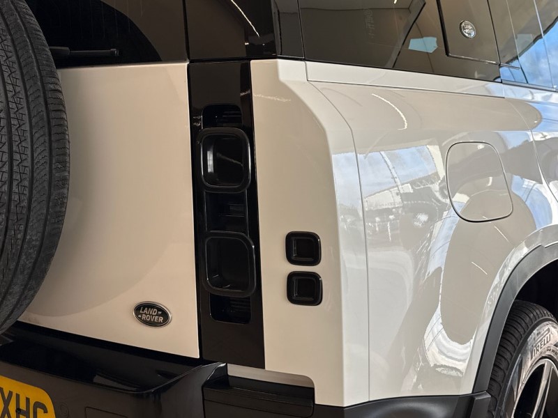 2022 (72) LAND ROVER DEFENDER 3.0 D250 SE 110 5dr Auto 4953820