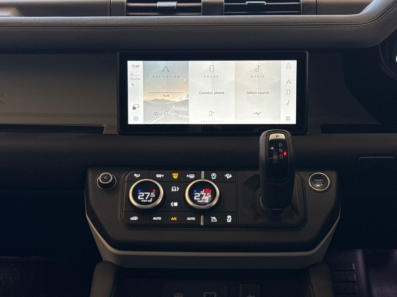 2022 (72) LAND ROVER DEFENDER 3.0 D250 SE 110 5dr Auto 4953790