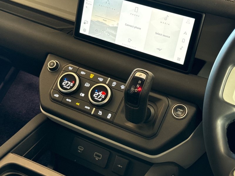 2022 (72) LAND ROVER DEFENDER 3.0 D250 SE 110 5dr Auto 4953789