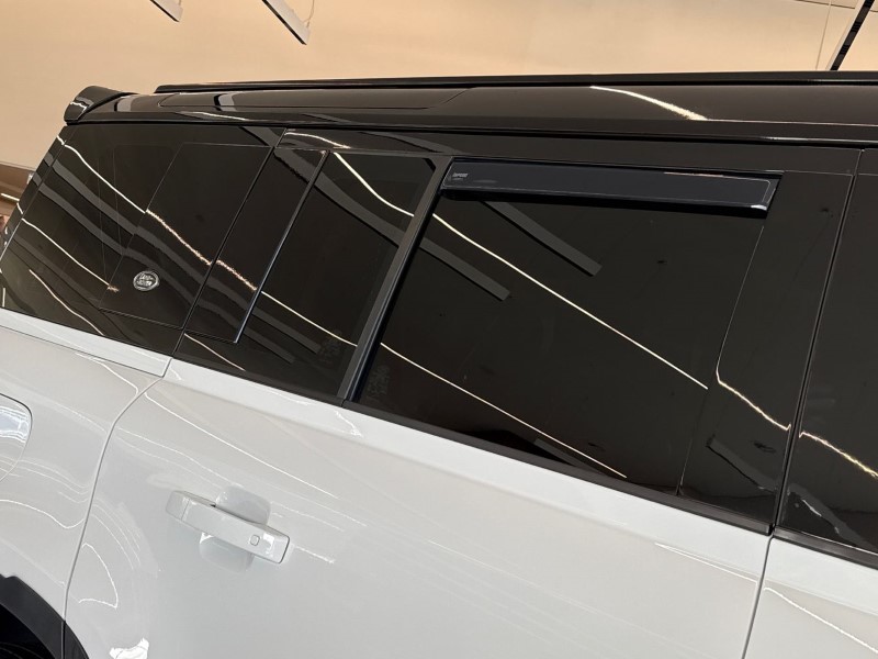 2022 (72) LAND ROVER DEFENDER 3.0 D250 SE 110 5dr Auto 4953824