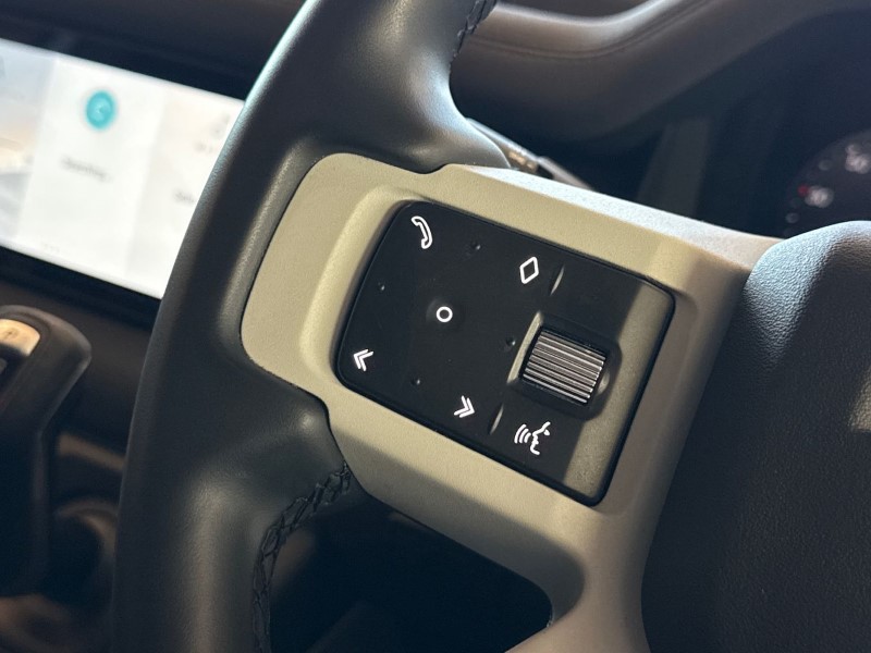 2022 (72) LAND ROVER DEFENDER 3.0 D250 SE 110 5dr Auto 4953804