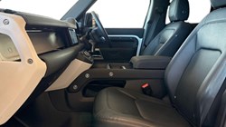 2022 (72) LAND ROVER DEFENDER 3.0 D250 SE 110 5dr Auto 4953779