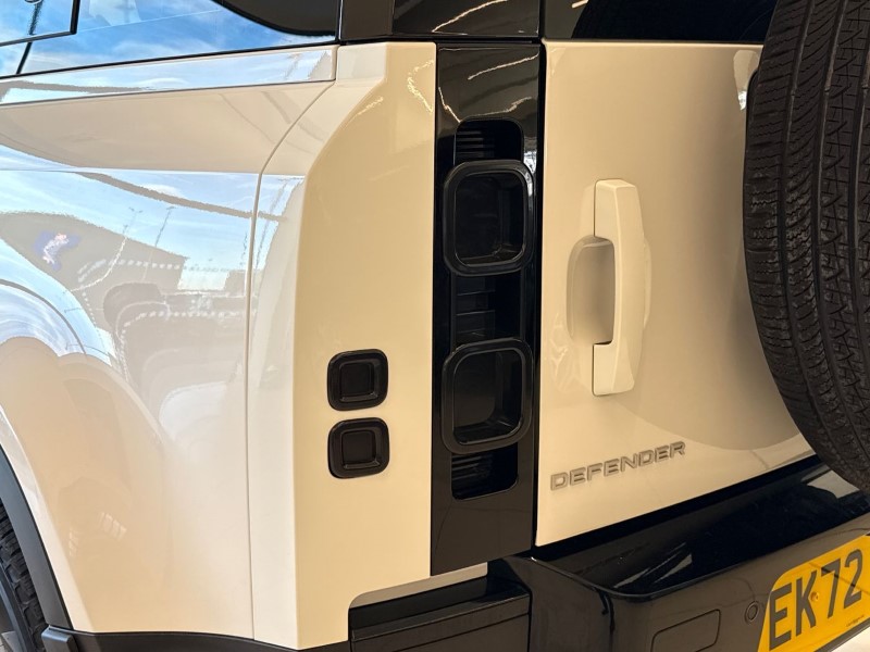 2022 (72) LAND ROVER DEFENDER 3.0 D250 SE 110 5dr Auto 4953795