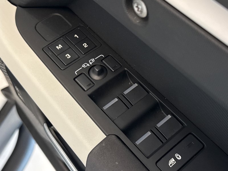 2022 (72) LAND ROVER DEFENDER 3.0 D250 SE 110 5dr Auto 4953799