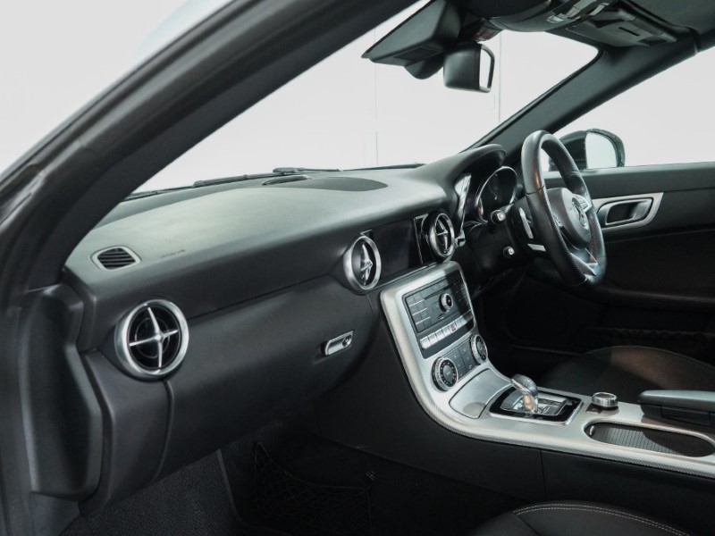 2018 (18) MERCEDES-BENZ SLC 300 AMG Line 2dr 9G-Tronic 5001404