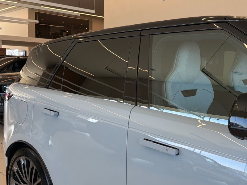 2026 (75) LAND ROVER RANGE ROVER SPORT 4.4 P635 V8 SV 5dr Auto 5260876