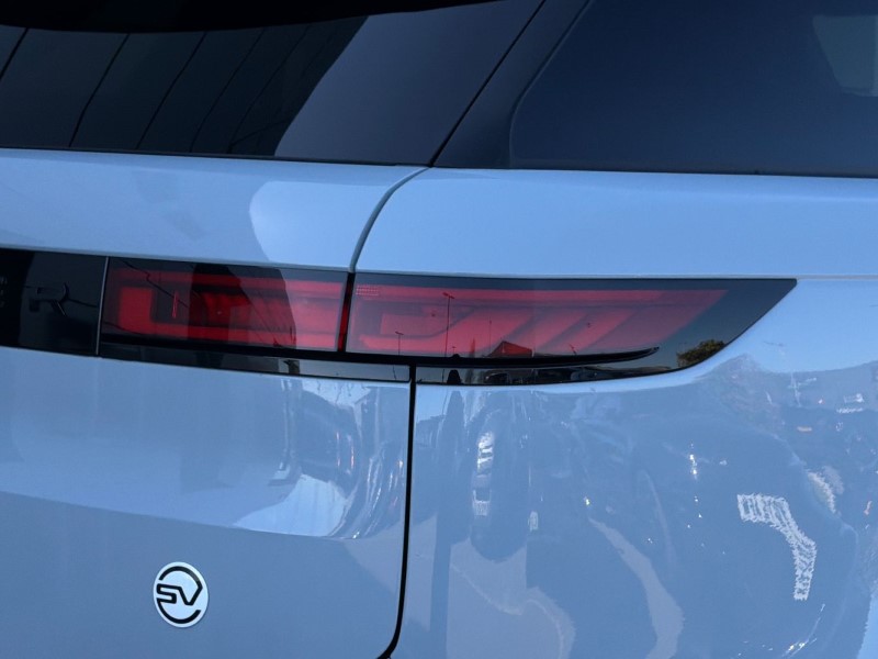 2026 (75) LAND ROVER RANGE ROVER SPORT 4.4 P635 V8 SV 5dr Auto 5260872