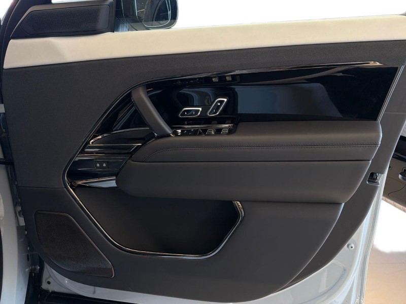 2026 (75) LAND ROVER RANGE ROVER SPORT 4.4 P635 V8 SV 5dr Auto 5260847