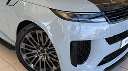 2026 (75) LAND ROVER RANGE ROVER SPORT 4.4 P635 V8 SV 5dr Auto 5260867