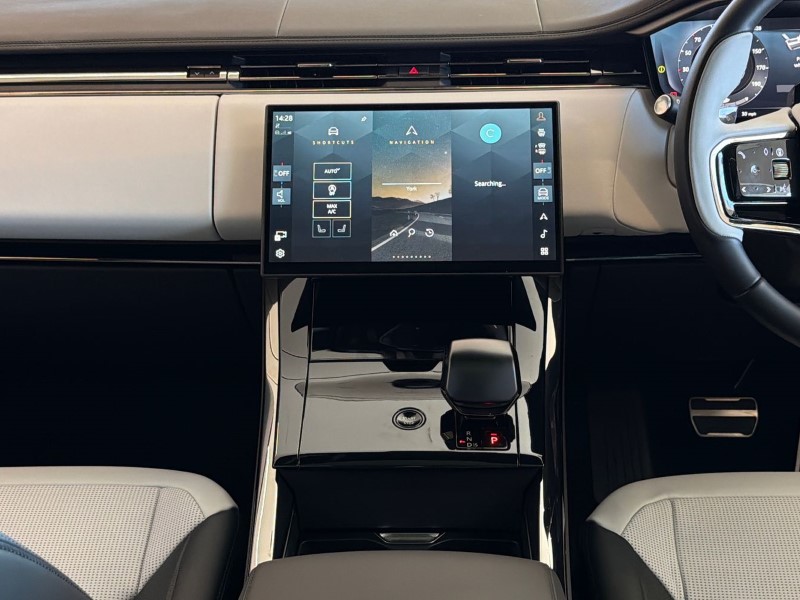 2026 (75) LAND ROVER RANGE ROVER SPORT 4.4 P635 V8 SV 5dr Auto 5260839