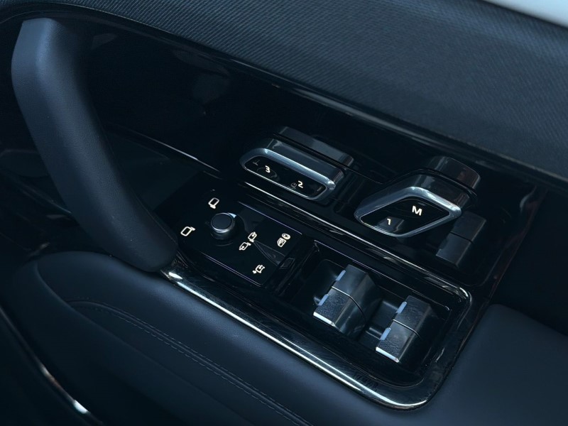 2026 (75) LAND ROVER RANGE ROVER SPORT 4.4 P635 V8 SV 5dr Auto 5260848