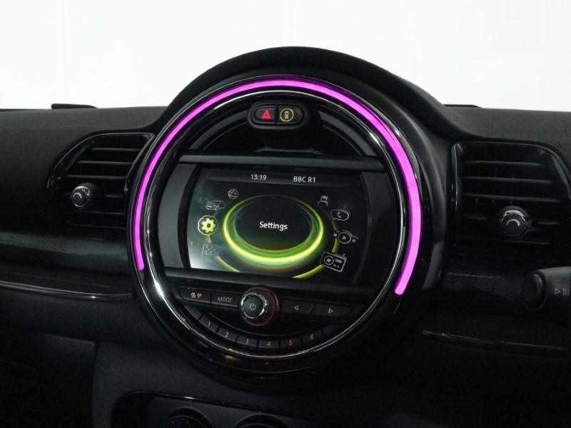 2017 (17) MINI CLUBMAN 1.5 Cooper 6dr Auto 5098738