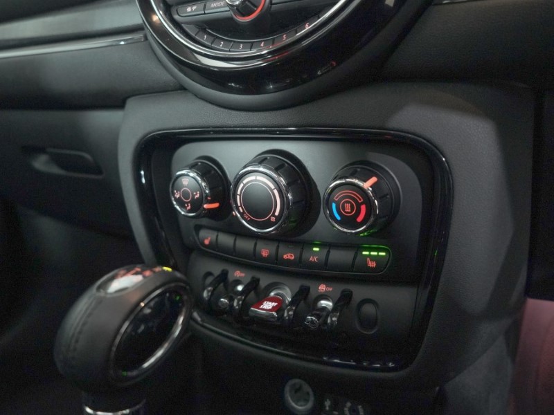 2017 (17) MINI CLUBMAN 1.5 Cooper 6dr Auto 5098734