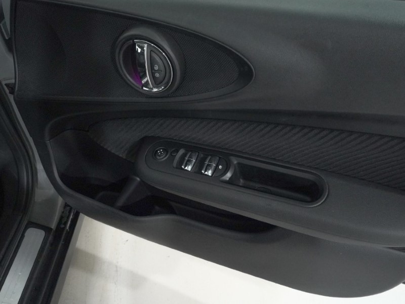 2017 (17) MINI CLUBMAN 1.5 Cooper 6dr Auto 5098729