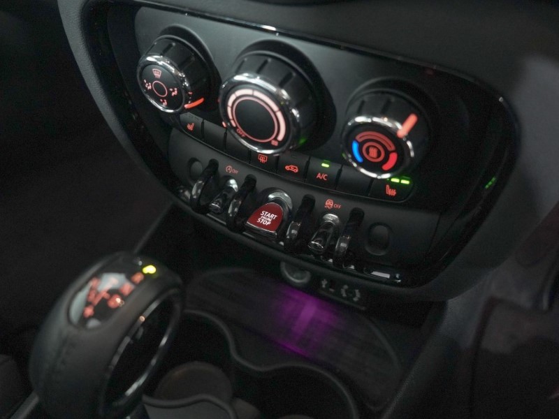 2017 (17) MINI CLUBMAN 1.5 Cooper 6dr Auto 5098733