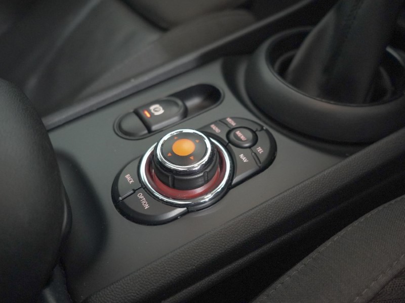 2017 (17) MINI CLUBMAN 1.5 Cooper 6dr Auto 5098736