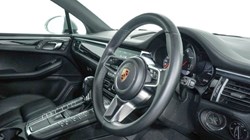 2019 (68) PORSCHE MACAN 5dr PDK 5103700