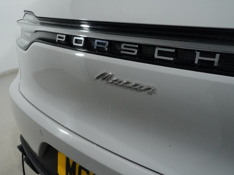 2019 (68) PORSCHE MACAN 5dr PDK 5103687