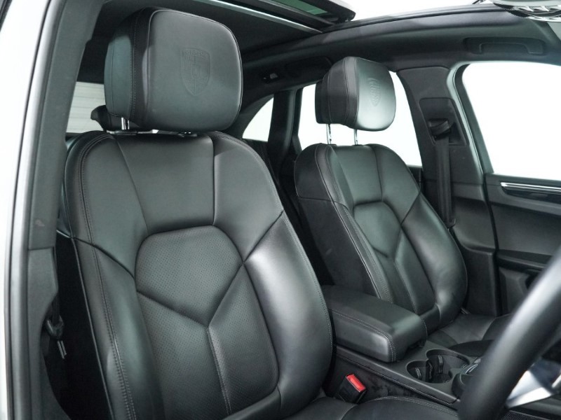 2019 (68) PORSCHE MACAN 5dr PDK 5103697