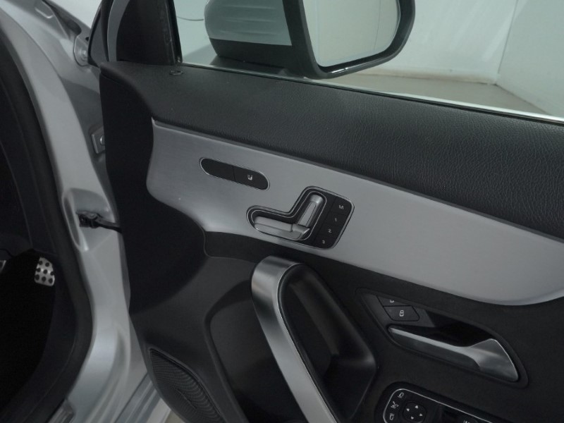 2020 (70) MERCEDES-BENZ A CLASS A180d AMG Line Premium Plus 5dr Auto 5135604