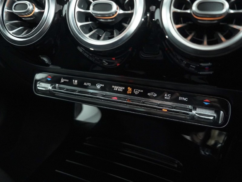 2020 (70) MERCEDES-BENZ A CLASS A180d AMG Line Premium Plus 5dr Auto 5135610