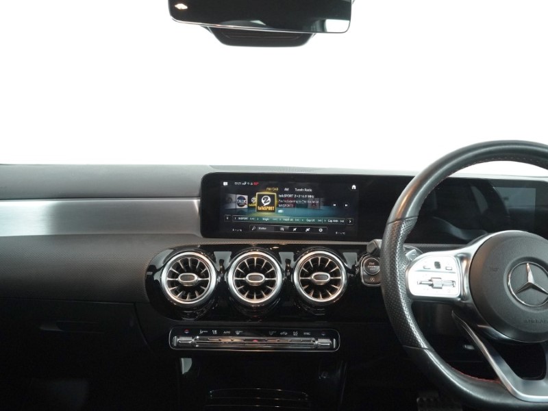 2020 (70) MERCEDES-BENZ A CLASS A180d AMG Line Premium Plus 5dr Auto 5135593