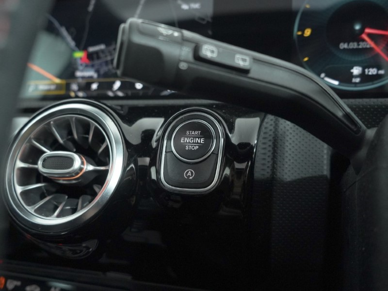 2020 (70) MERCEDES-BENZ A CLASS A180d AMG Line Premium Plus 5dr Auto 5135618