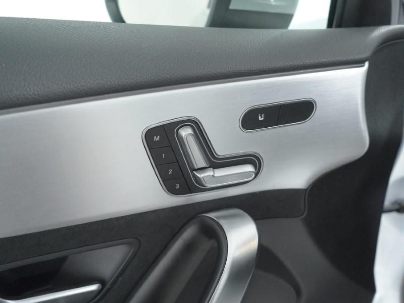 2020 (70) MERCEDES-BENZ A CLASS A180d AMG Line Premium Plus 5dr Auto 5135587