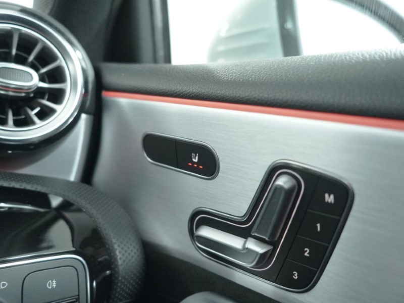 2020 (70) MERCEDES-BENZ A CLASS A180d AMG Line Premium Plus 5dr Auto 5135622