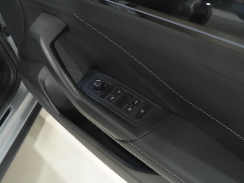 2023 (23) VOLKSWAGEN T-ROC 1.5 TSI R-Line 5dr DSG 5207429