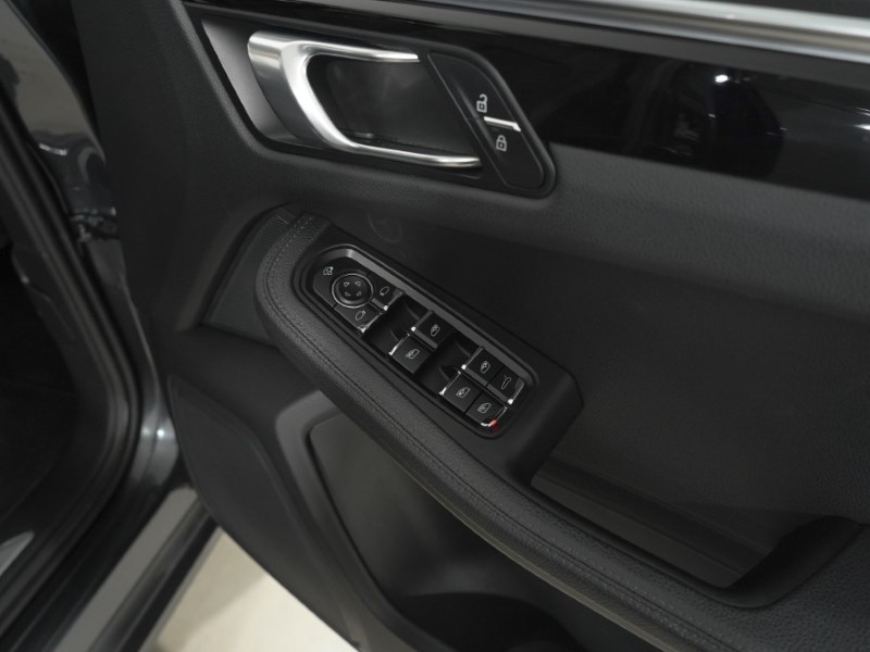 2020 (20) PORSCHE MACAN S 5dr PDK 5225231