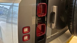 2022 (72) LAND ROVER DEFENDER 3.0 D250 SE 110 5dr Auto 4964219